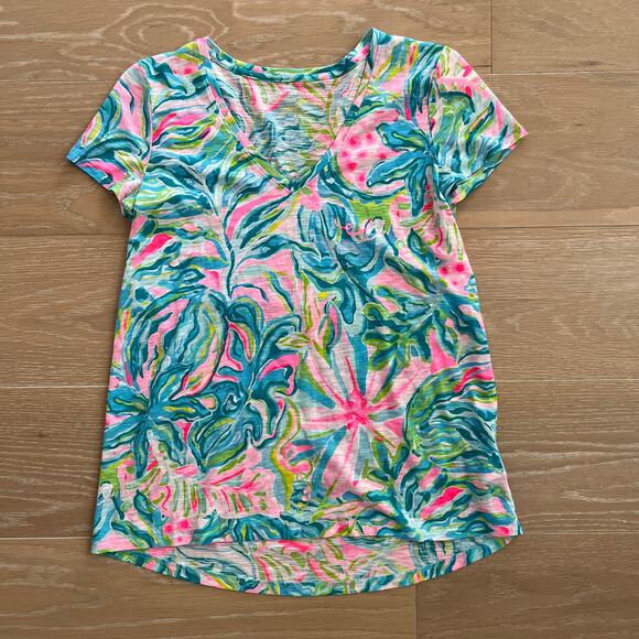 Lilly Pulitzer Etta V-neck Top Tee One in a Melon XXS - Picture 2 of 5